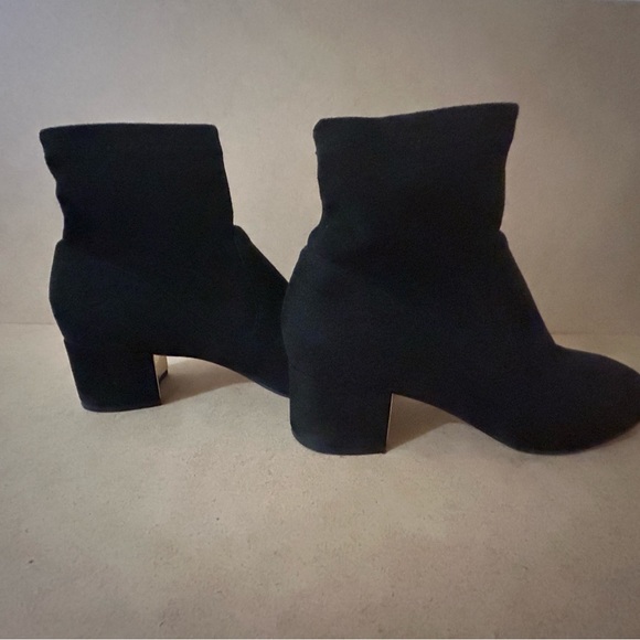 Gorgeous shoes but if any questions please message or comment on app thanks - Picture 1 of 4